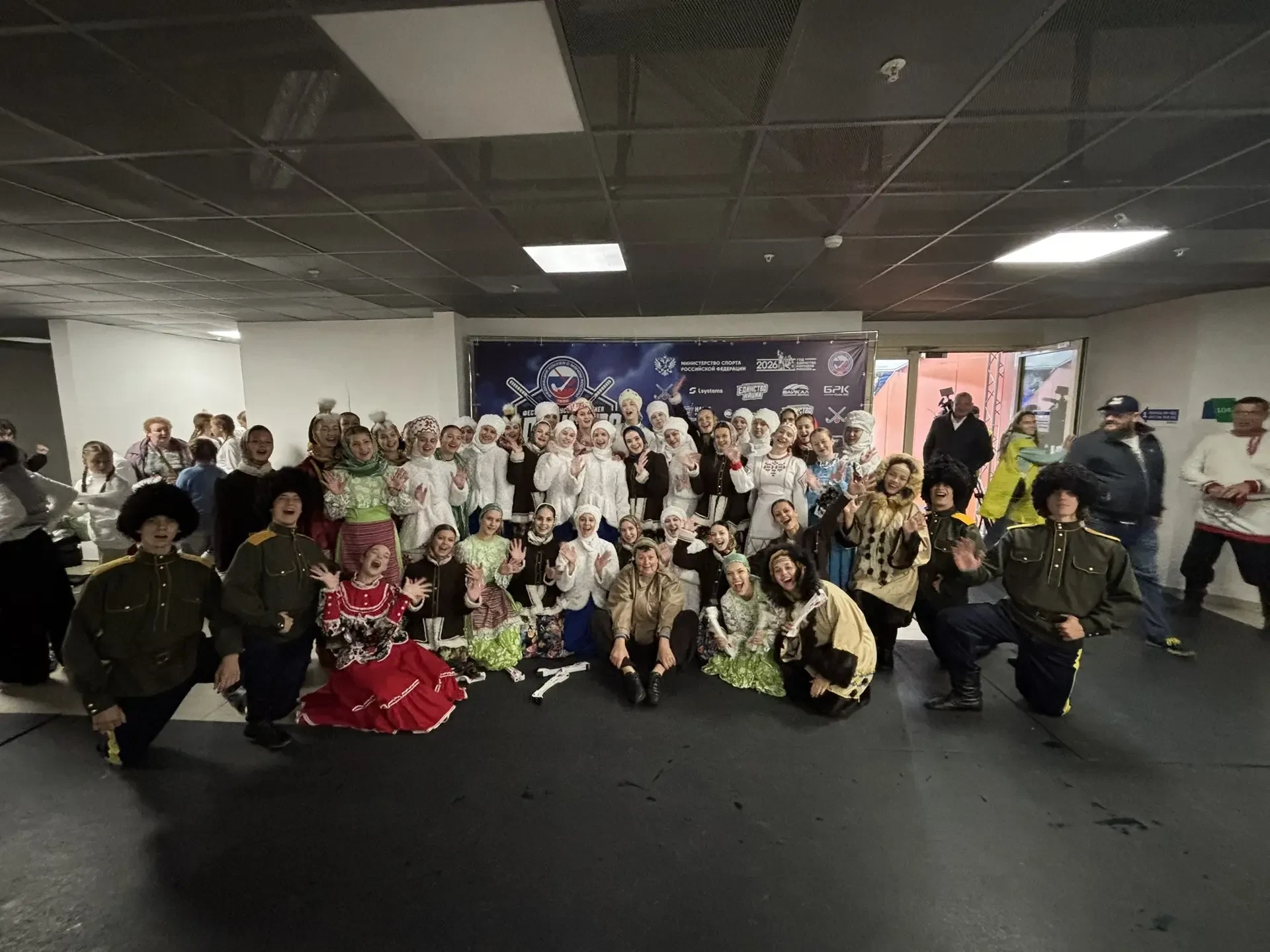 «ПАЛИТРА» НА ЛЬДУ «БАЙКАЛА»! 🏒💃