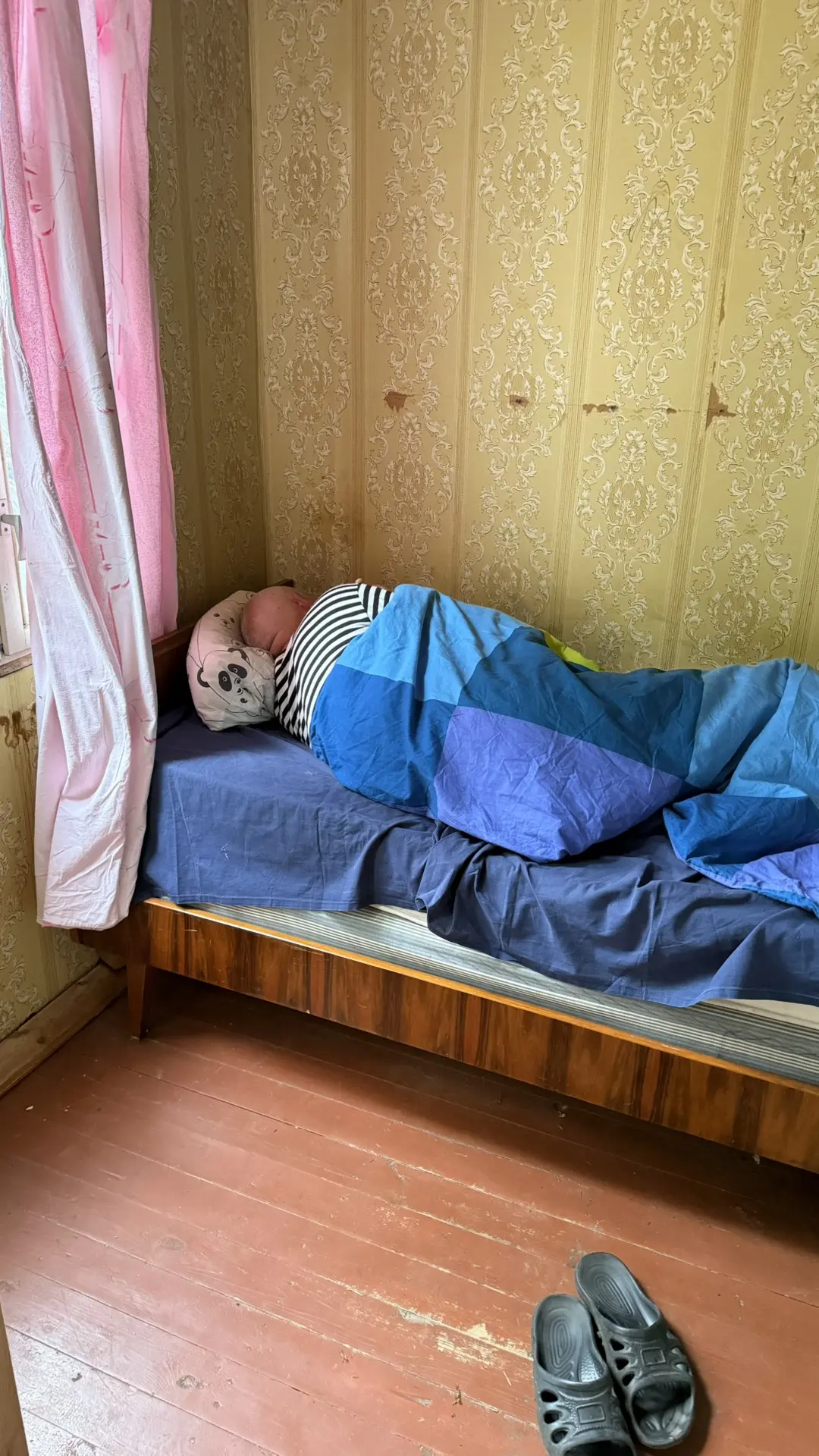 Дед приболел 💔 сегодня весь день лежал и спал . Симптомы как у нас были, только без то...