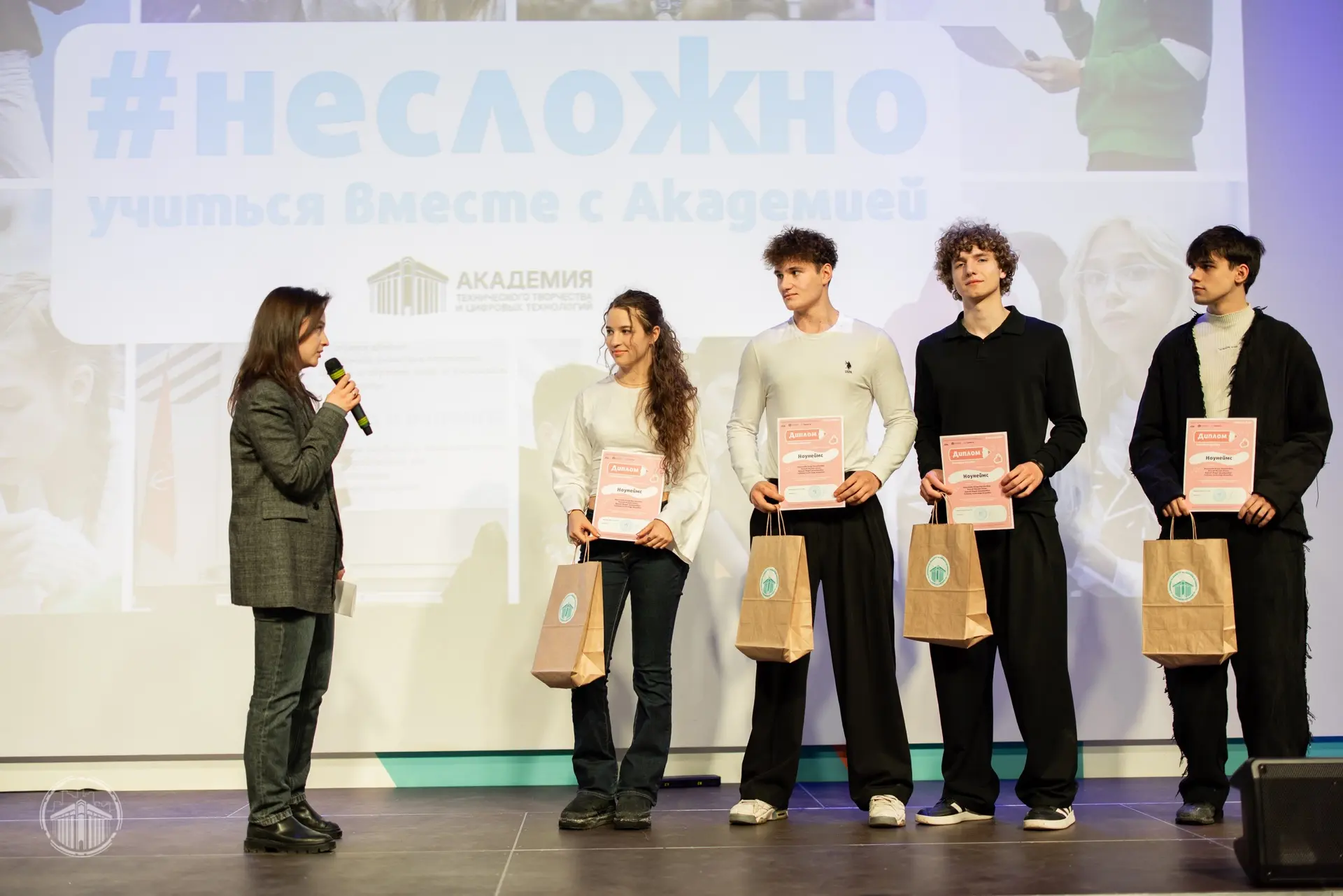 Команда 11-го информационно-технологического класса школы на Глеба Успенского стала победителем реги
