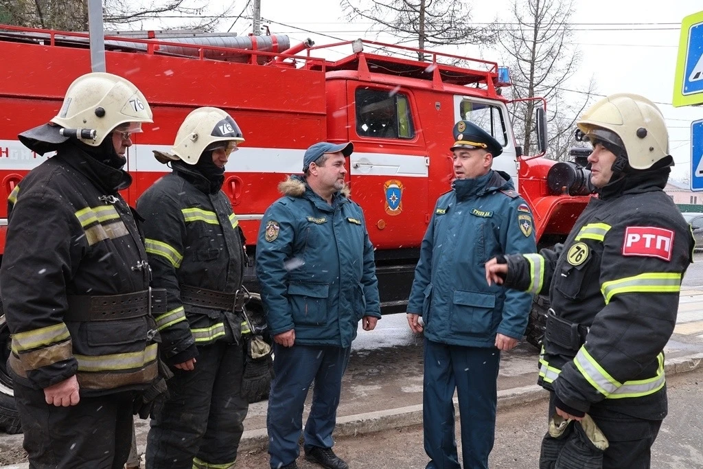 #ЛицаМЧС #СМИобМЧС  👨‍🚒Сквозь дым и пламя, спасая жизни: ясногорские огнеборцы отмечают профессионал