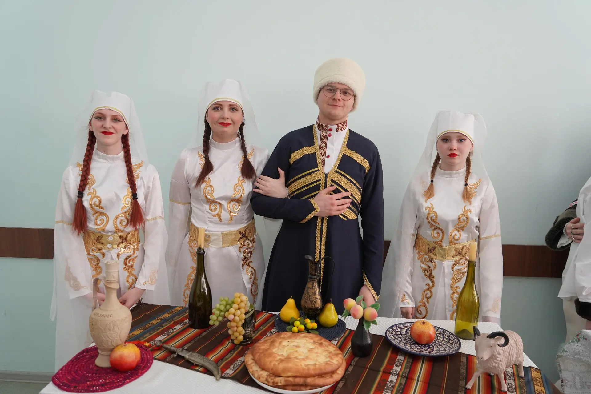 Гармония культур, традиций и талантов: феерическим шоу, а также культурным и гастрономическим праздн