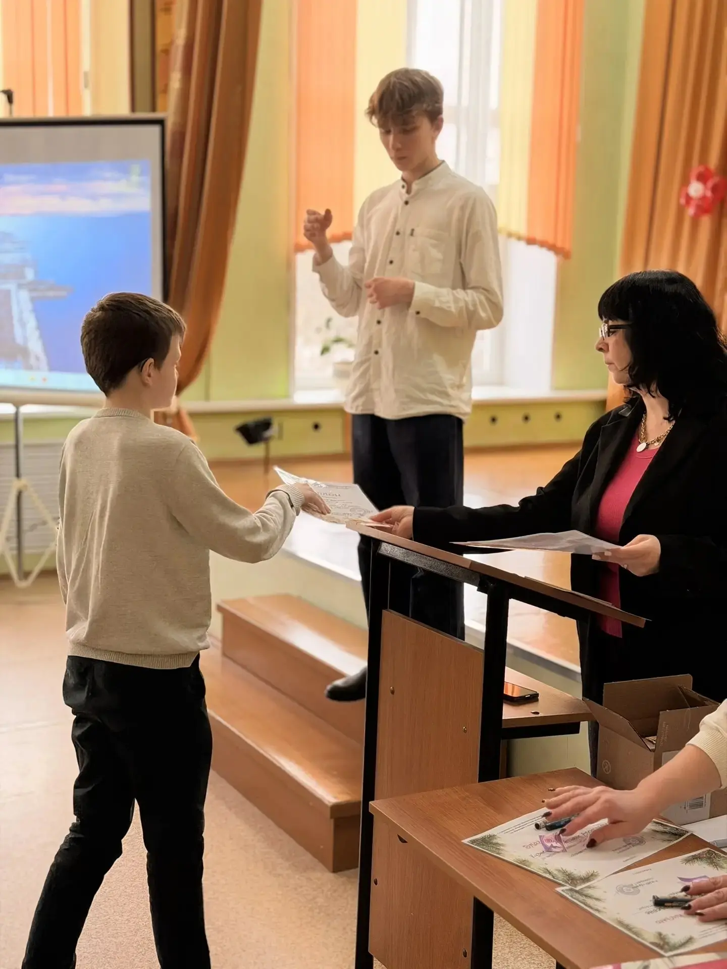 🎉И снова мы встретились на общешкольной  линейке "Наша марка"