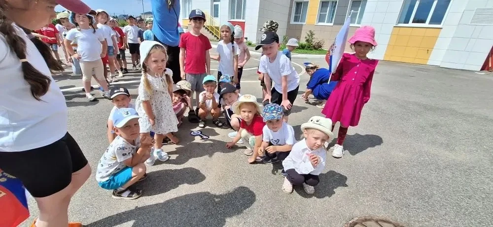 12 июня - ДЕНЬ РОССИИ!
Нам праздники для радости даны,
Мы знаем их немало, самых разных,
Но день Рос