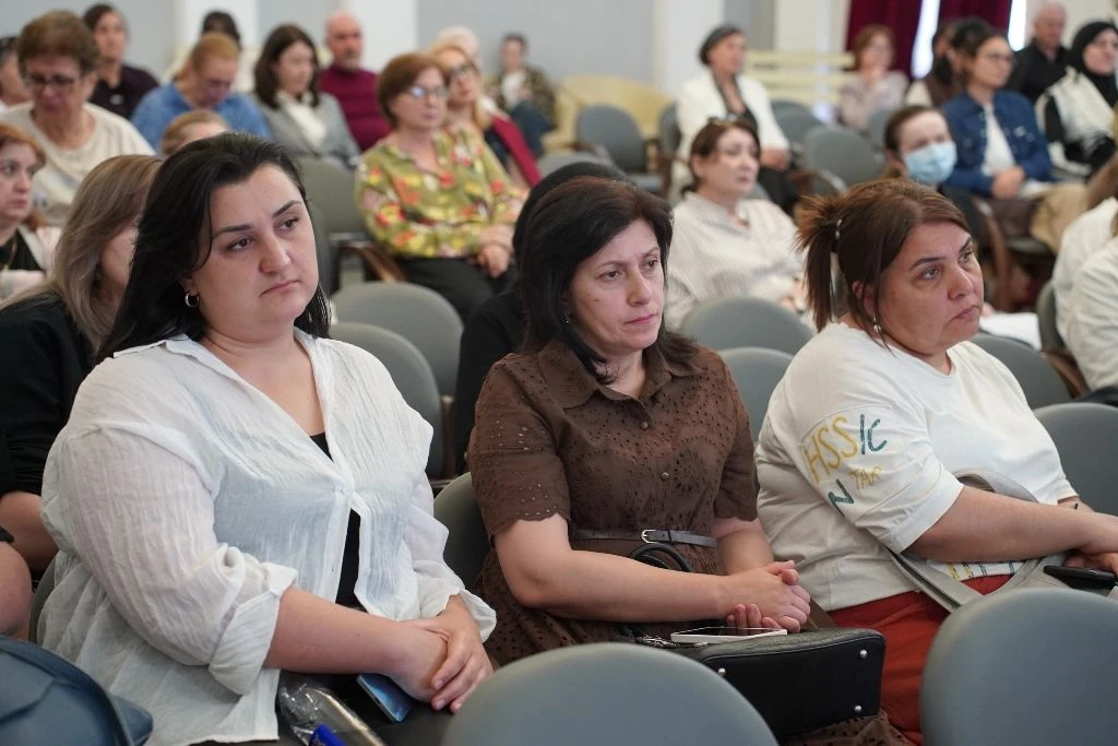 В медицинском колледже КБГУ обсудили защиту подростков от буллинга и криминала

На базе медицинского