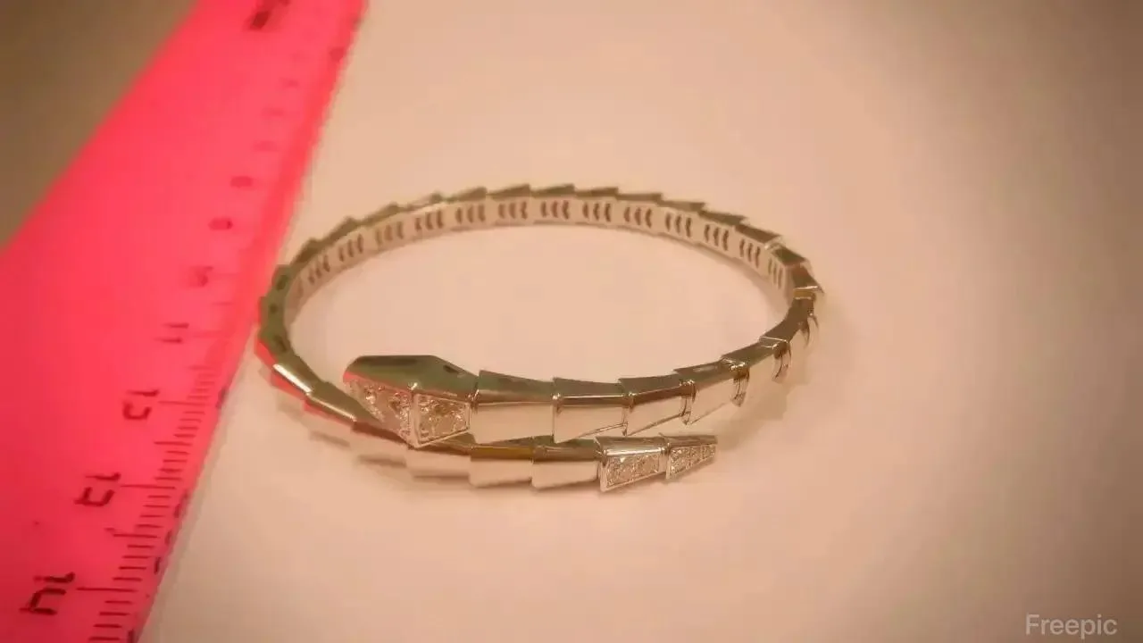 💎 Золотой браслет Bvlgari за ₽1,3 млн изъяли таможенники у пассажирки в Краснодаре