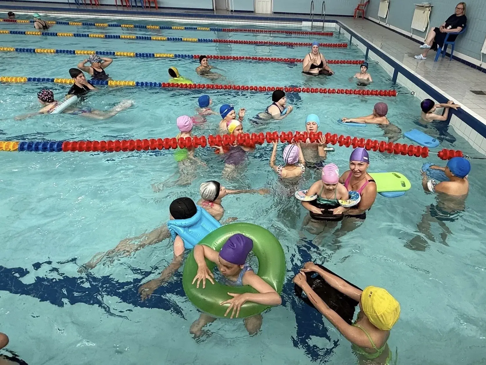💦Водные процедуры💦

🏊‍♀️Сегодня бассейн превратился в настоящий центр веселья! 🏊‍♂️💦

💥Целых Т