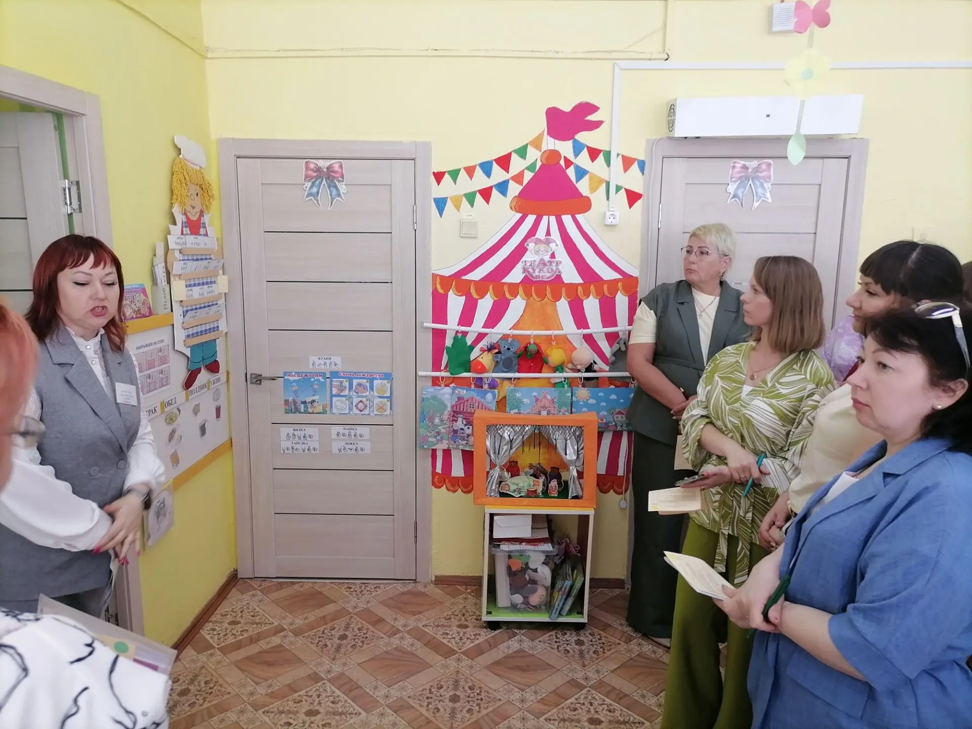 Заместители руководителей моделируют современную «говорящую среду» детского сада  На базе детского с