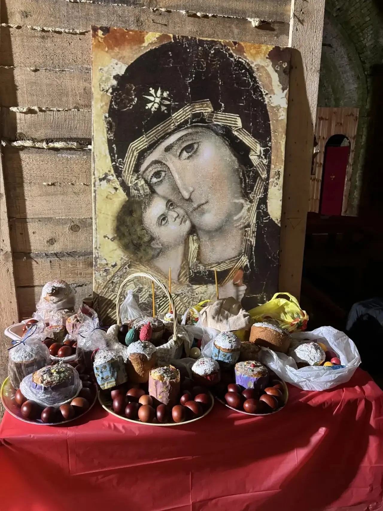 Христос Воскресе!💫  Встретил Праздник Светлой Пасхи на ночном богослужении с прихожанами Церкви Покр