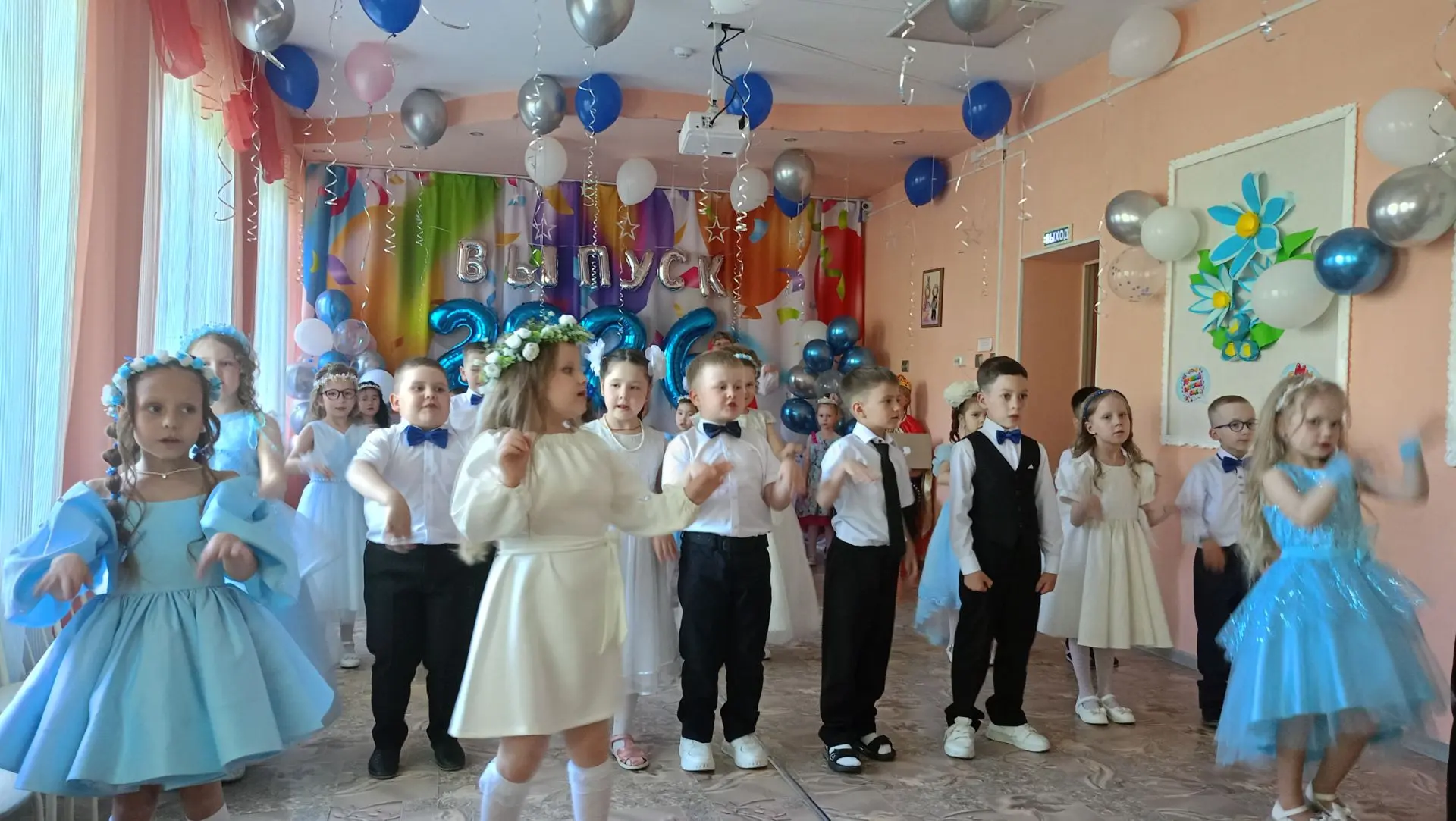 Поздравляем наших выпускников с Днём знаний!