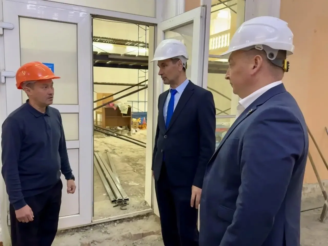 Глава Канашского муниципального округа Валерий Анатольевич Чернов посетил городской Дворец культуры 