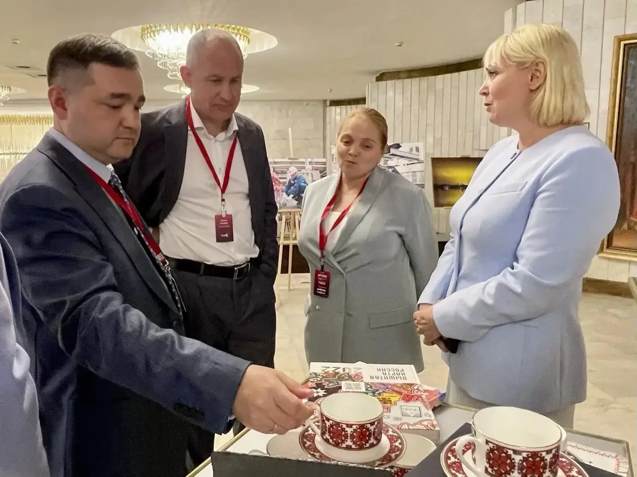 Чебоксарский экономический форум встретил изделия Императорского фарфорового завода

Министр культур