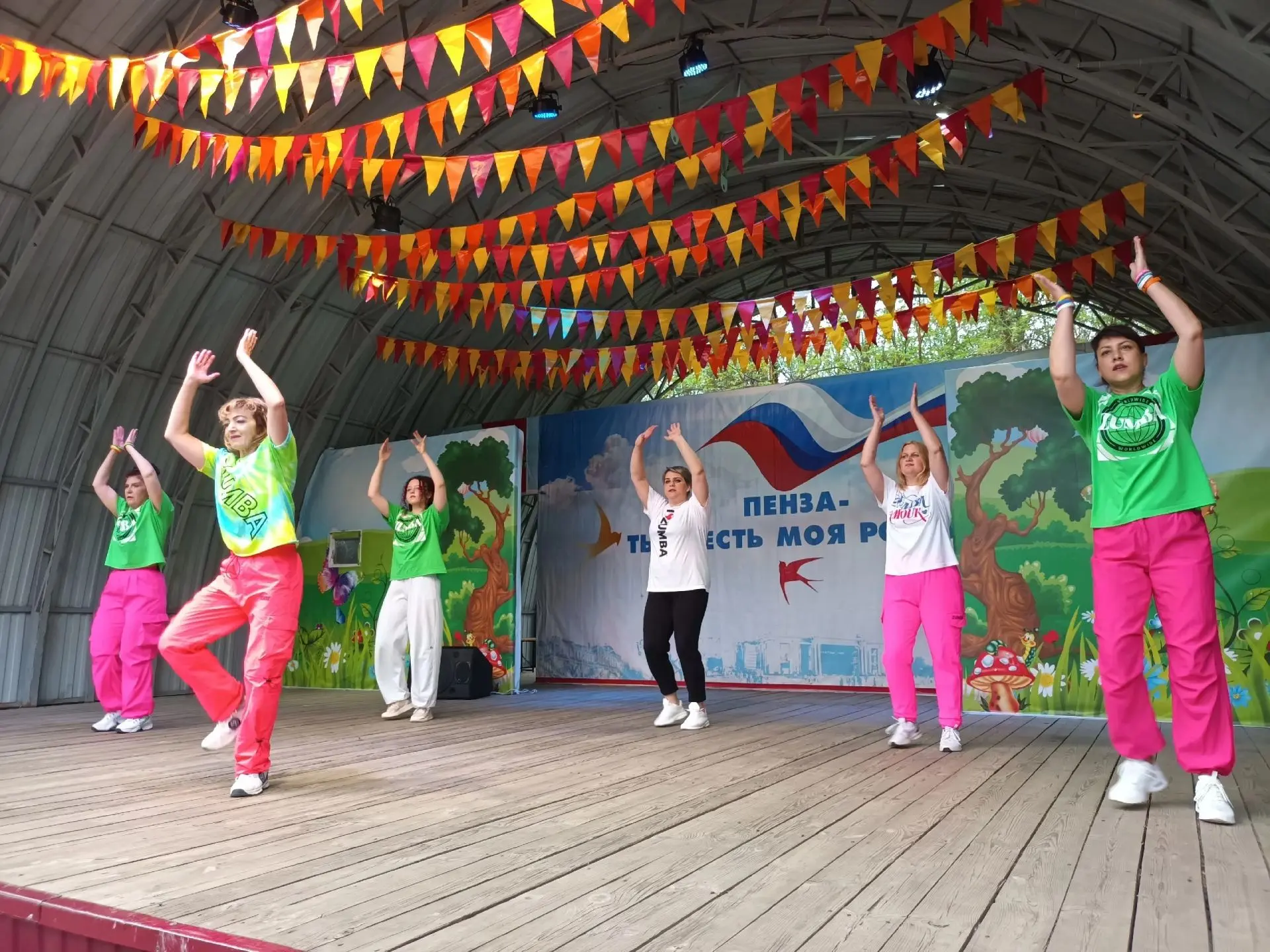 Мастер-класс по зумбе в парке: отличный способ провести время активно! 

В нашем парке всегда царит 