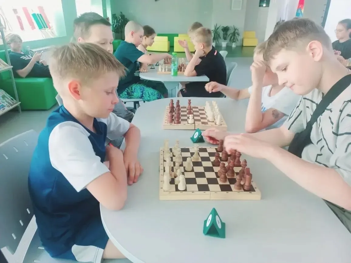 Шахматный турнир: битва умов среди отрядов! ♟

В нашей школе прошёл захватывающий шахматный турнир —