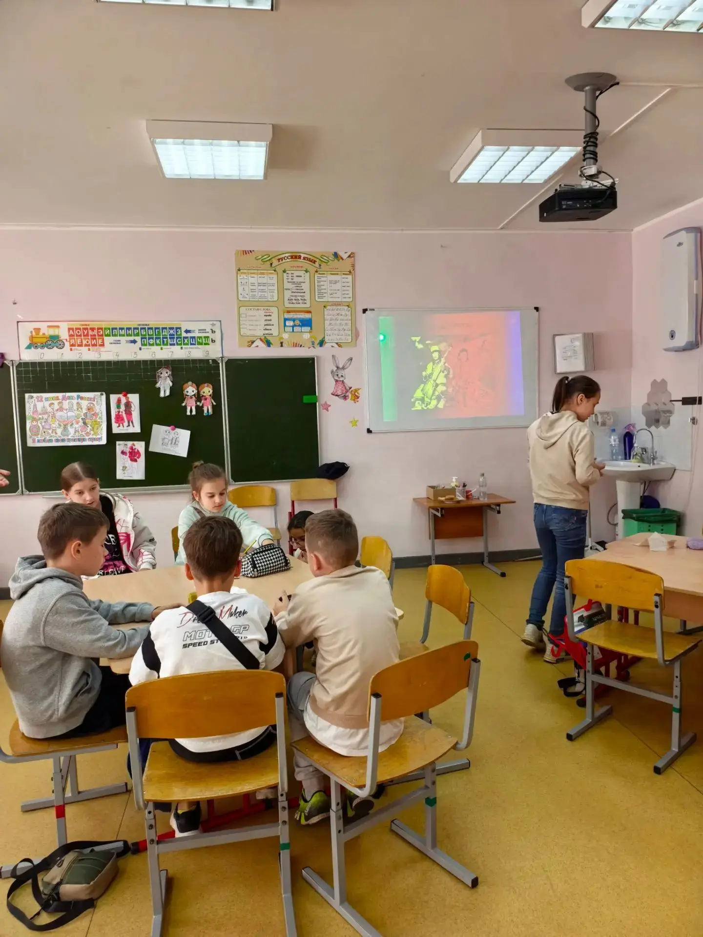 🎶 Тематический день «Музыка и песни народов России» 🇷🇺🎤

Сегодня в нашем лагере «Удача» прошёл я