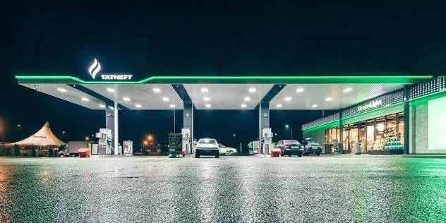 ⛽️ «Татнефть» ввела лимит на отпуск топлива на заправках во многих регионах - но не во всех

Одному 
