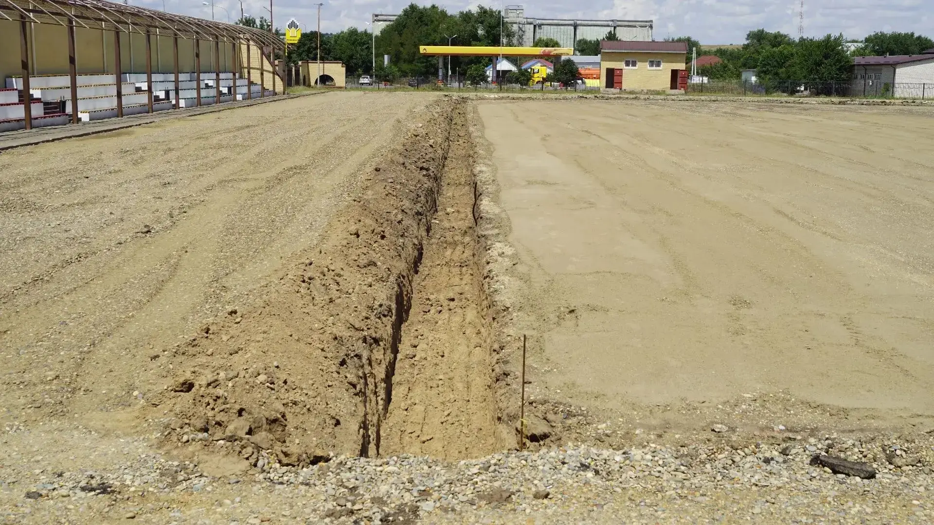 В Грачёвке приступили к ремонту стадиона физкультурно-оздоровительного комплекса им. С....