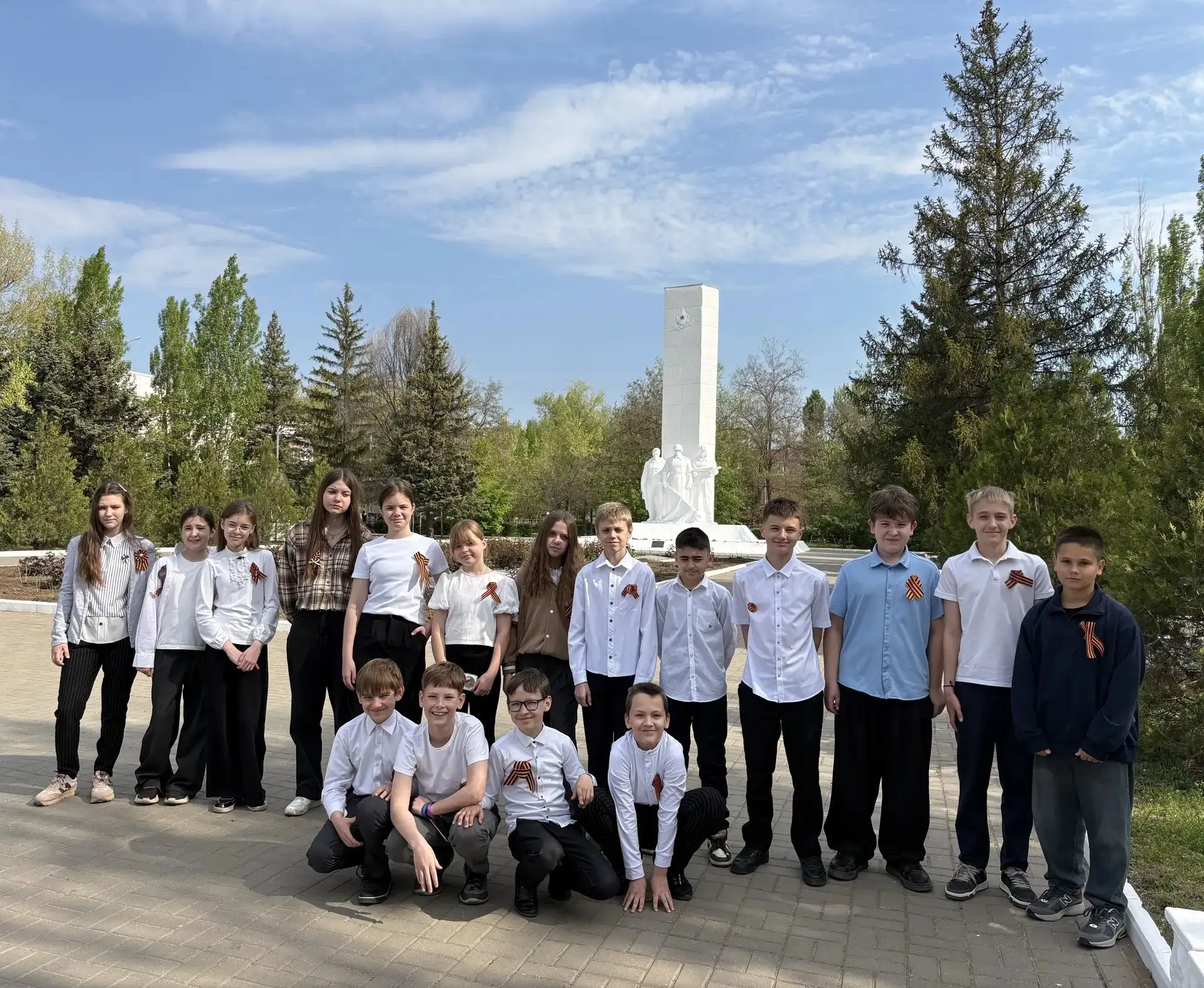 🕊️ День Победы — праздник со слезами на глазах. ✅В школе № 11 прошли памятные мероприятия: ребята уч
