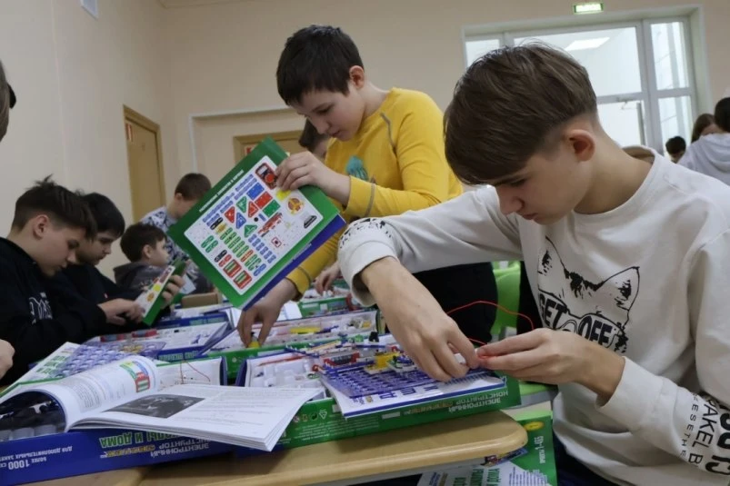 Роботы и лекция ведущего "Очумелых ручек": как начинался Энергетический форум в Уссурийске  Будущая 