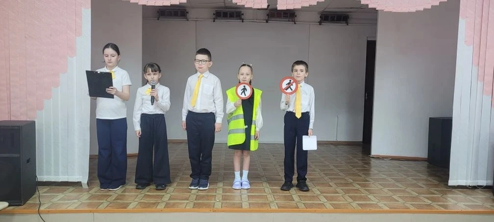 🚦 6 марта – День рождения ЮИД! 🚦  6 марта, в день создания отрядов ЮИД, активисты отряда «Зебра» (2а