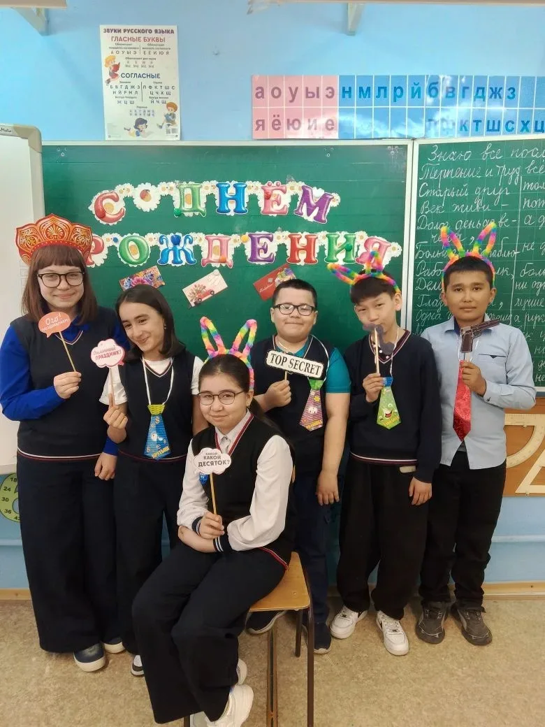 Сегодня в 4М классе произошло долгожданное и такое особенное событие — ребята отметили День именинни