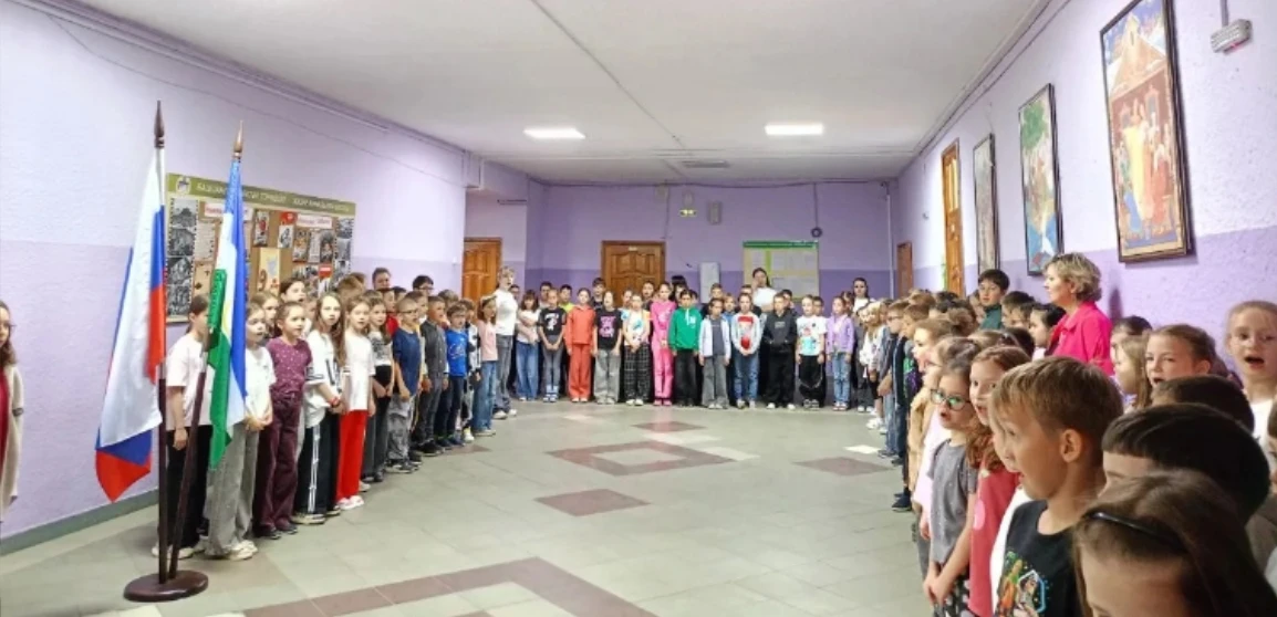 Утро в лагере дневного пребывания "Солнышко" и лагере труда и отдыха "Трудовой десант" ...
