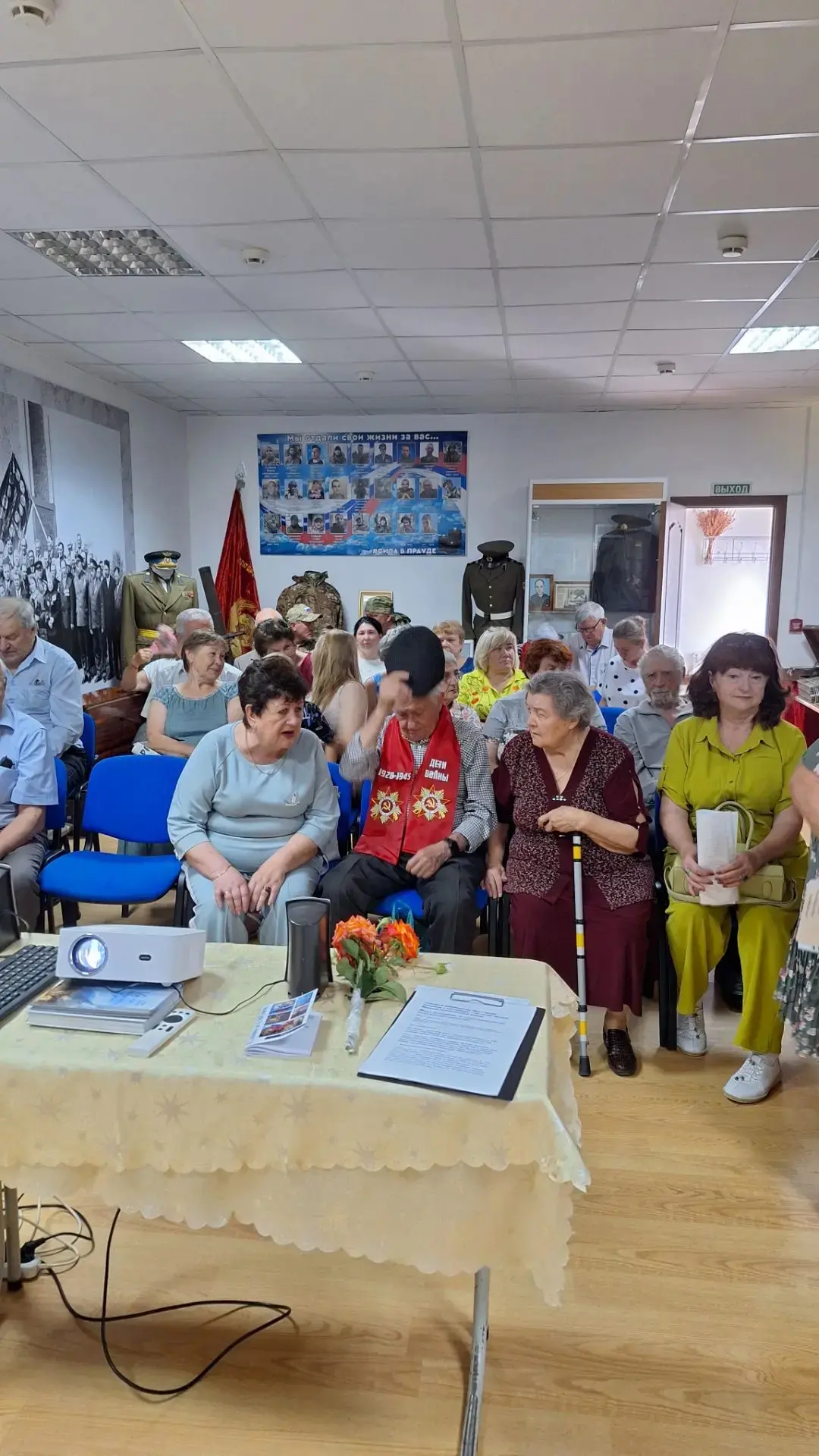 В рамках мероприятий, приуроченных к Году Единства народов России  получатели социальных услуг дневн