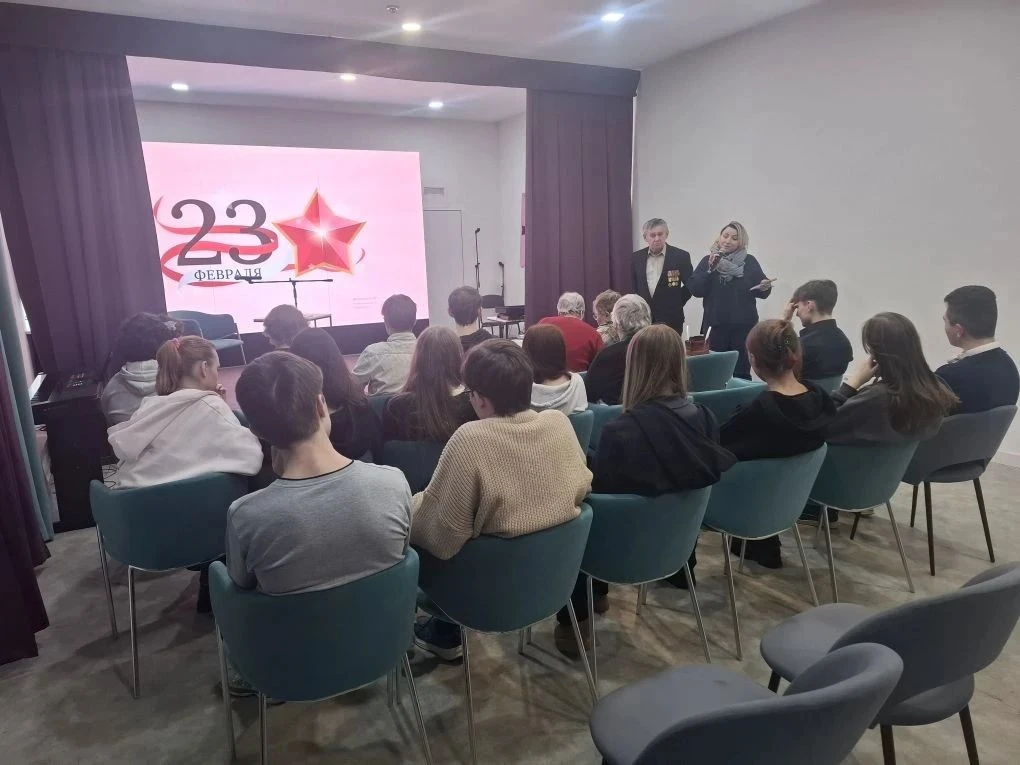 В уютном зале дк Импульс собрались обучающиеся 4 корпуса, чтобы стать участниками мероприятия, обеща