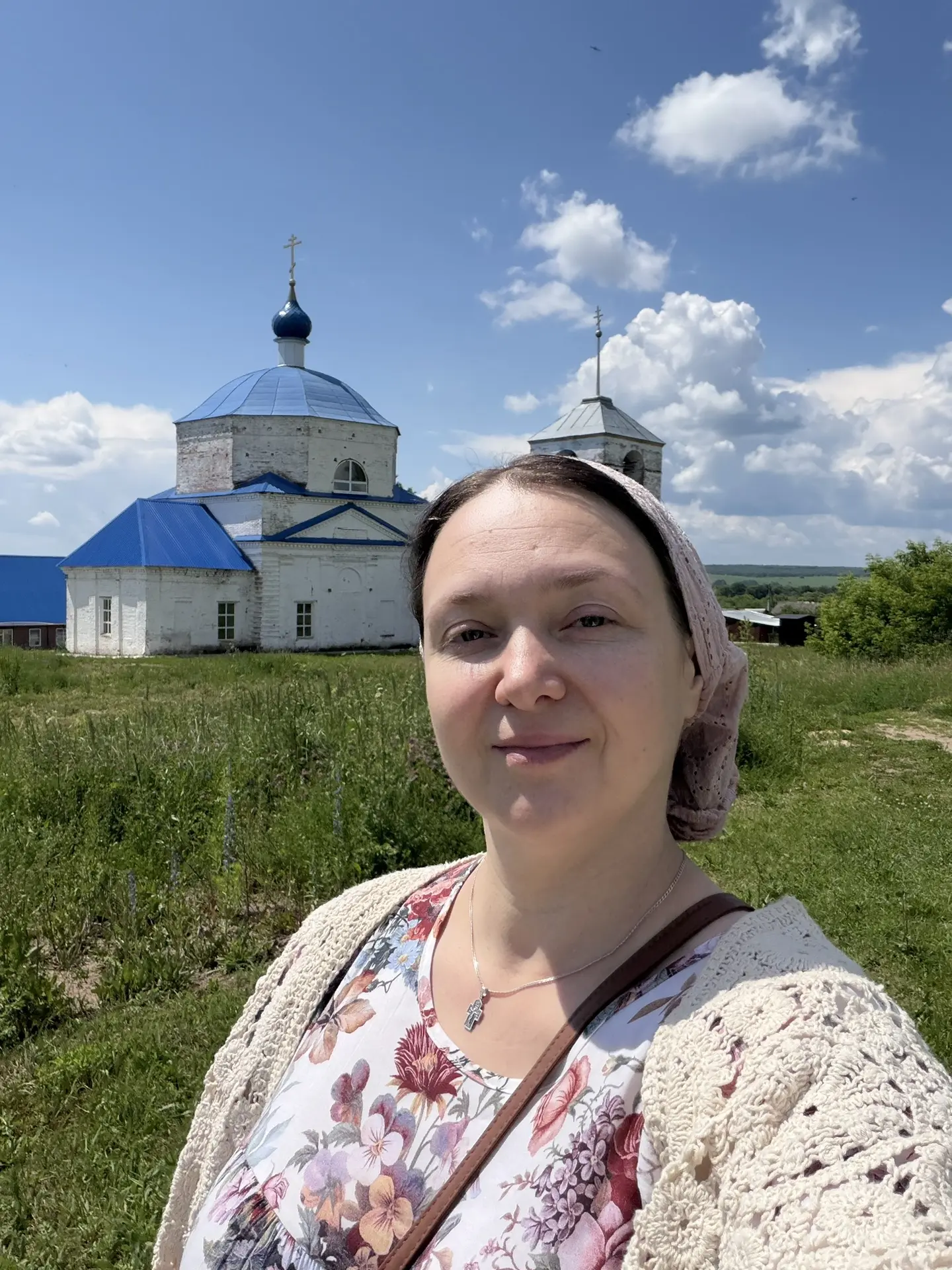 Есть у меня в Канаевке любимая тропинка - тропинка к моему храму. И каждый раз она встречает нас по‑
