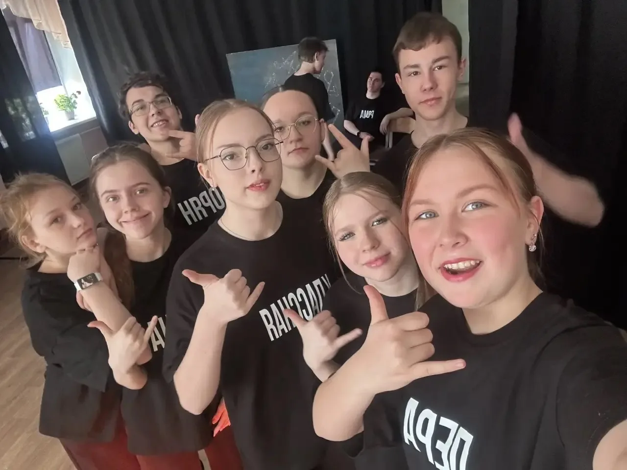 Наши звёздочки⭐💫

Четвёртый год подряд театральный коллектив «Другая реальность» под руководством Ш