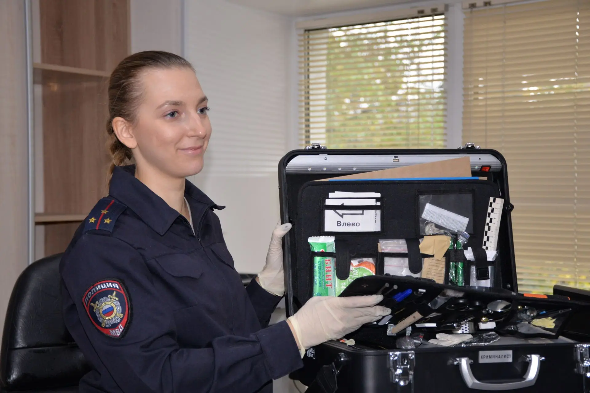 👮«Я б в полицию пошёл»: школьники Биробиджана узнали о работе экспертов-криминалистов