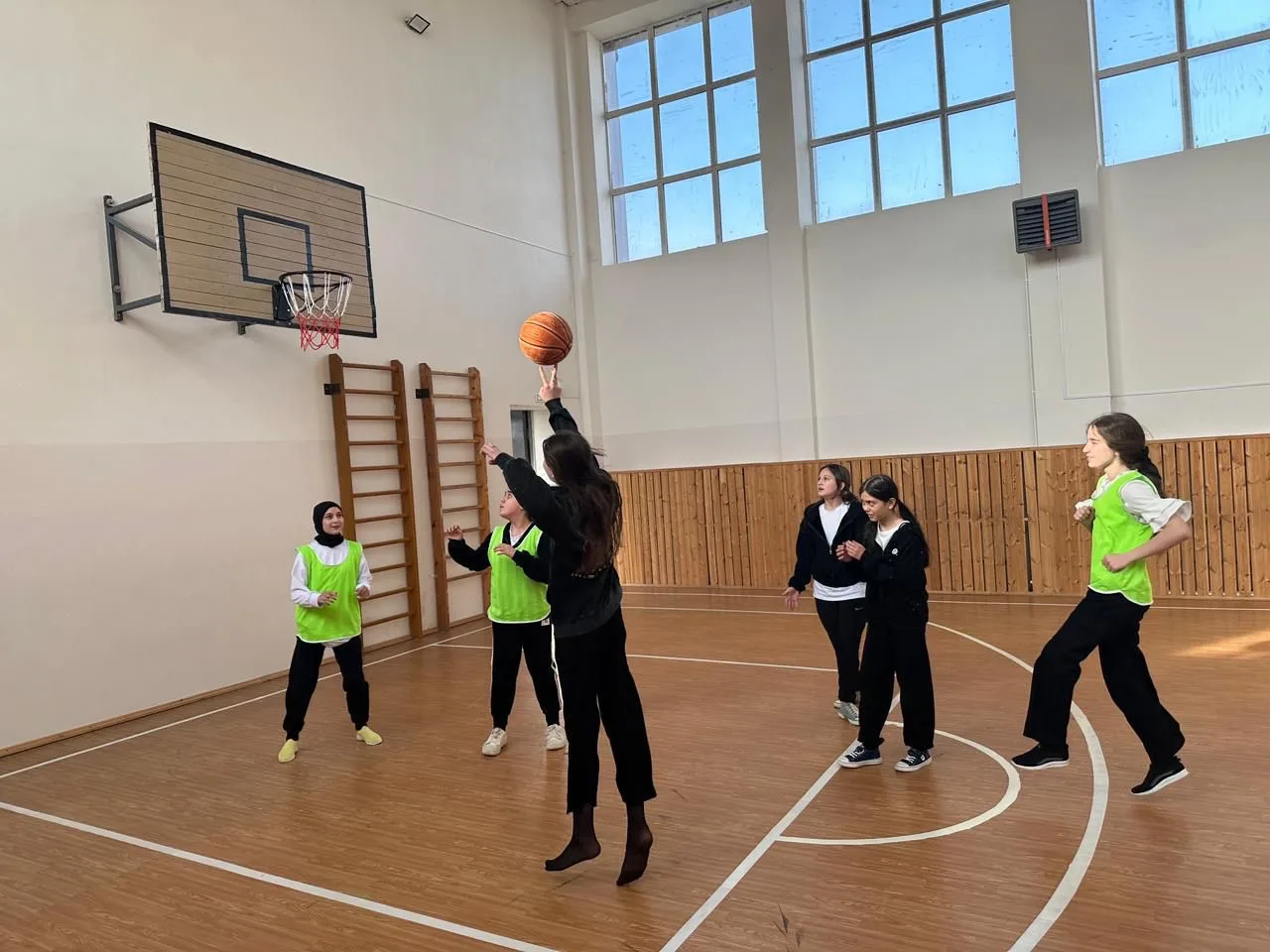 Спорт — это наш ритм! 🏆 Состоялся школьный этап Всероссийских игр ШСК!  В нашей школе прошли по-наст