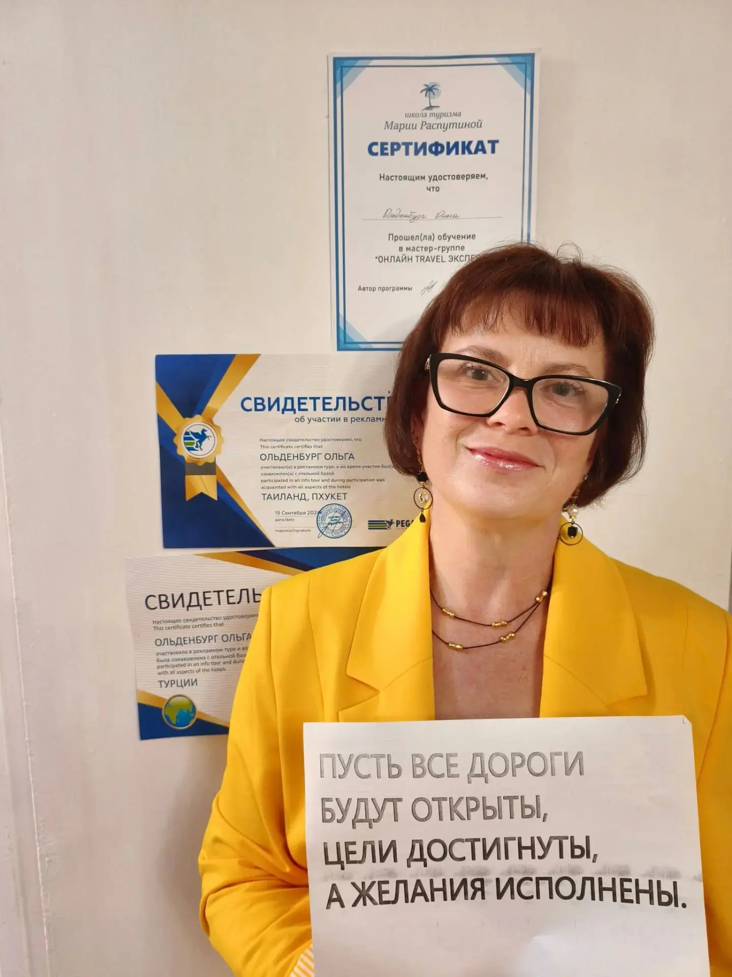 Продолжай жить, потому что завтра может быть тем днём, когда ты встретишь любовь всей с...