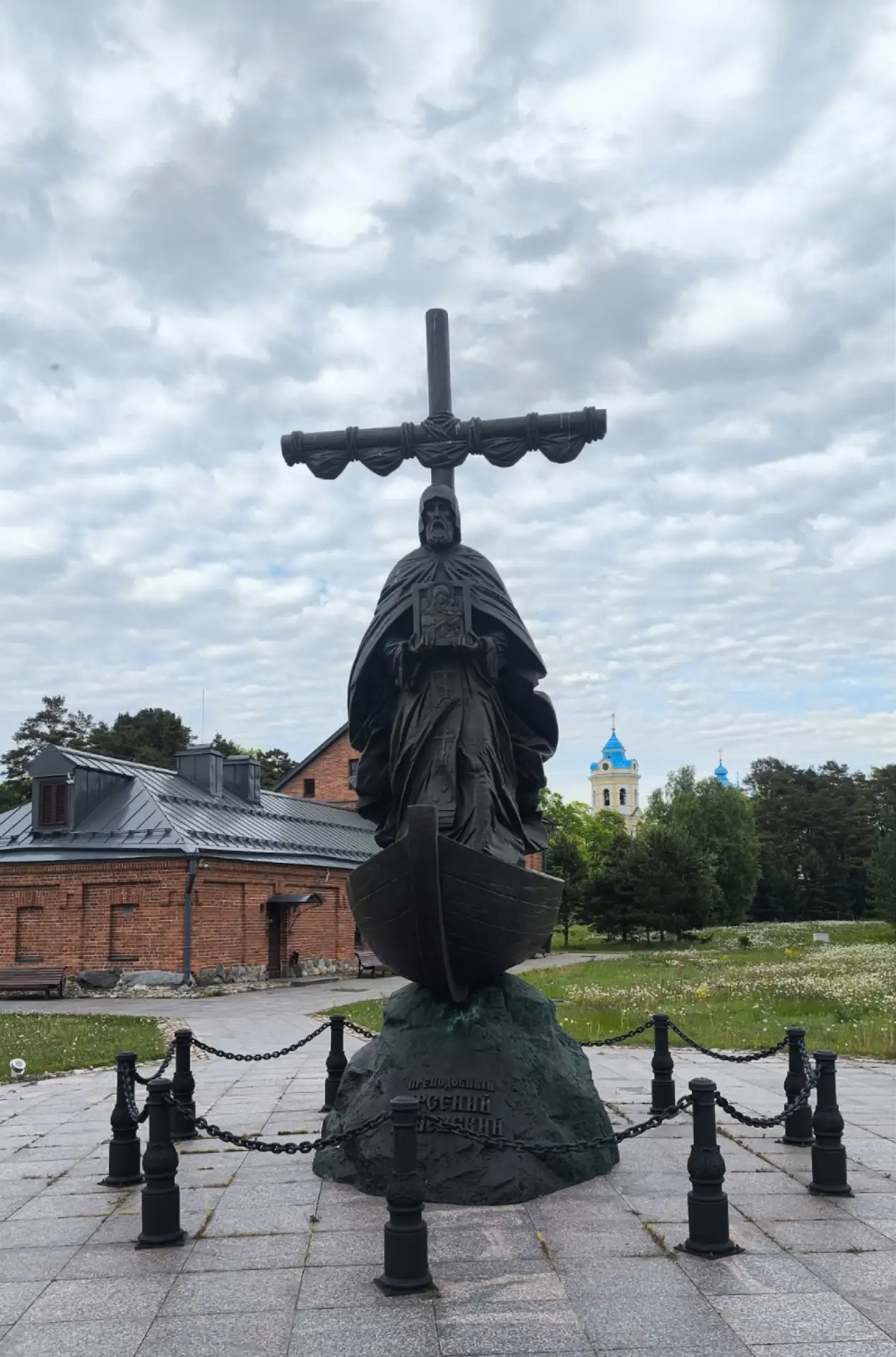 Коневский Рождество-Богородичный монастырь на острове Коневец Ладожского озера. 

Основан в 1393 год