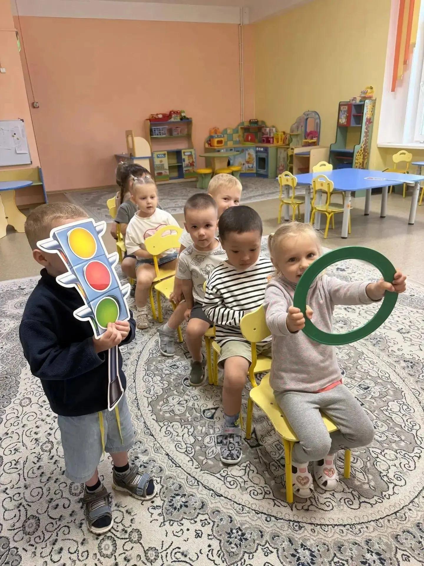 Безопасность дорожного движения у "Любознаек"