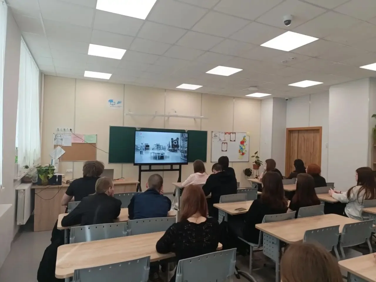 🇷🇺РАЗГОВОРЫ О ВАЖНОМ🇷🇺 Тема: 65 лет триумфа ко Дню космонавтики 💫  Сегодня, 13 апреля, прошел темати