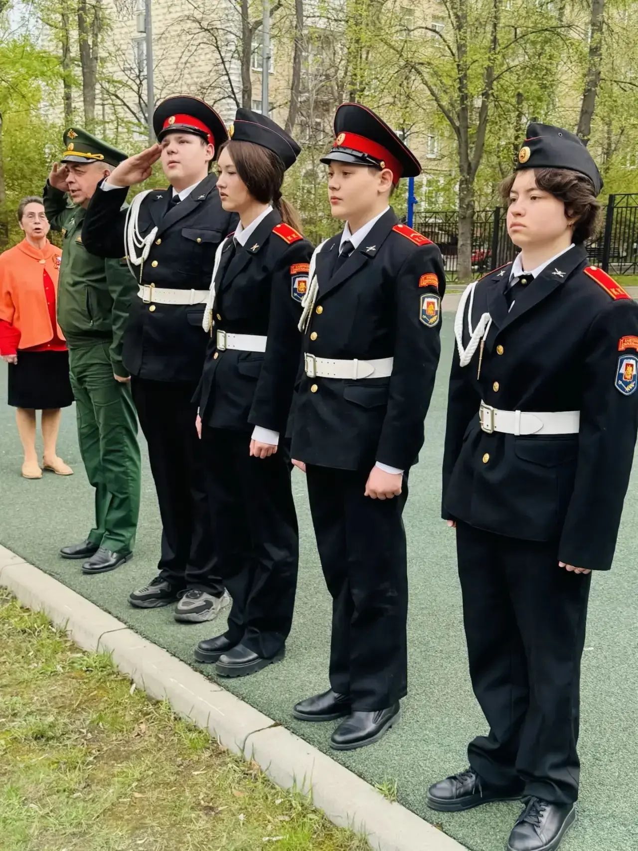 «Россия — священная наша держава, Россия — любимая наша страна. Могучая воля, великая слава — Твоё д