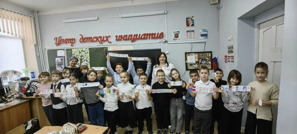 4 марта во 2 «А» классе Новобатайской школы прошло творческое занятие «Книжка тёплых слов». Под руко