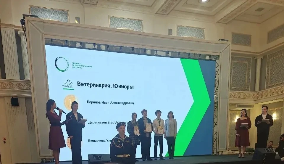 🎉 Поздравляем Берилова Ивана, ученика 9б класса, с победой на Региональном этапе по пр...