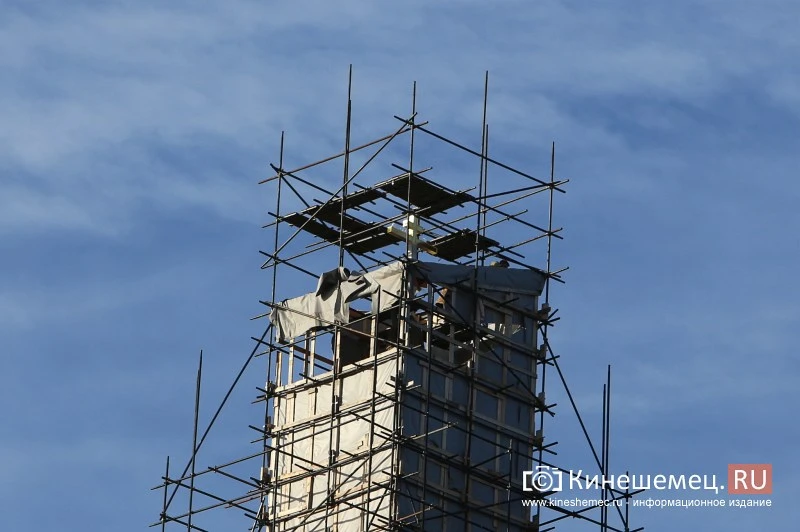 В Кинешме реставраторы снимают строительные леса с колокольни Троицко-Успенского собора