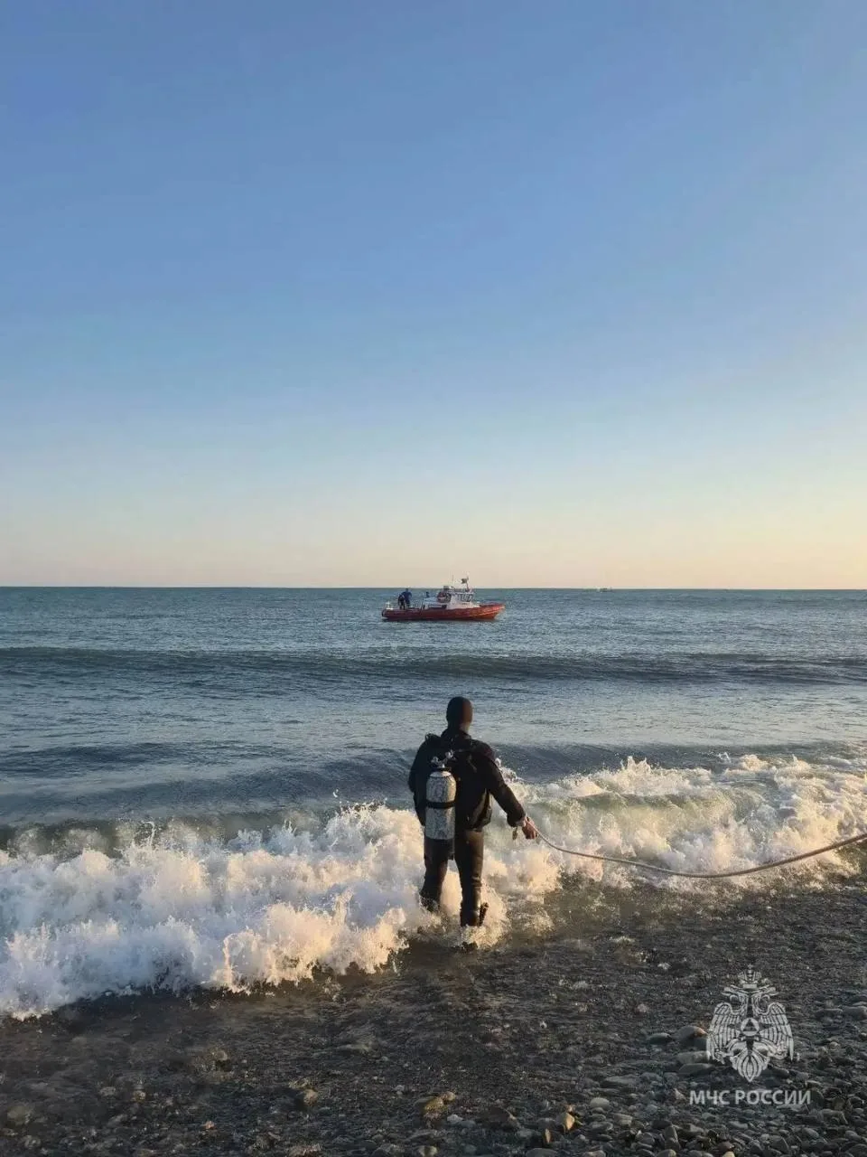 В Сочи двух туристов смыло в море при переходе реки: один погиб, второго ищут

Двух туристов унесло 