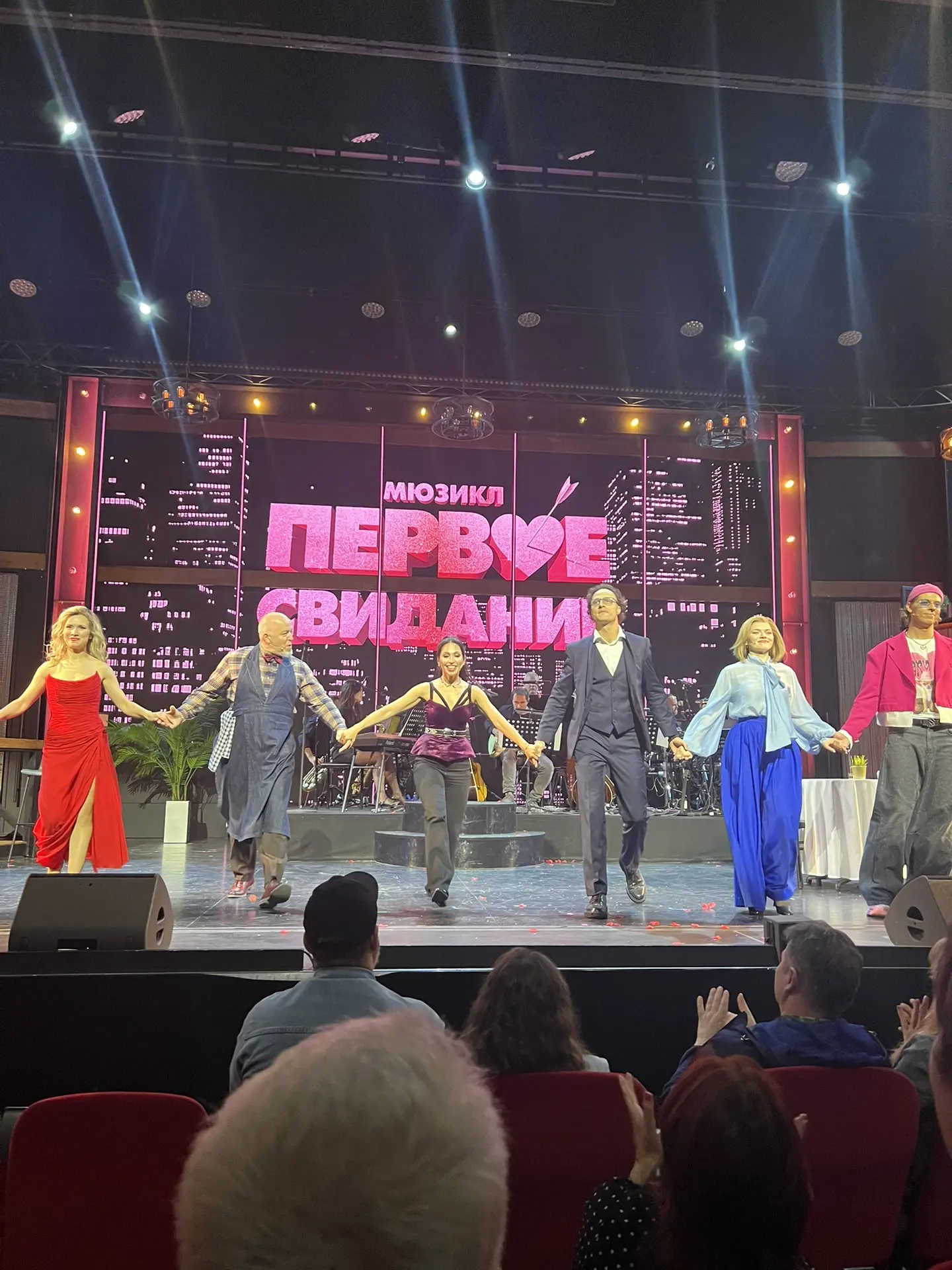 Из вчерашнего театрального. Вчера был театр  МДМ  и мюзикл «Первое свидание».

Мы обожаем этот театр