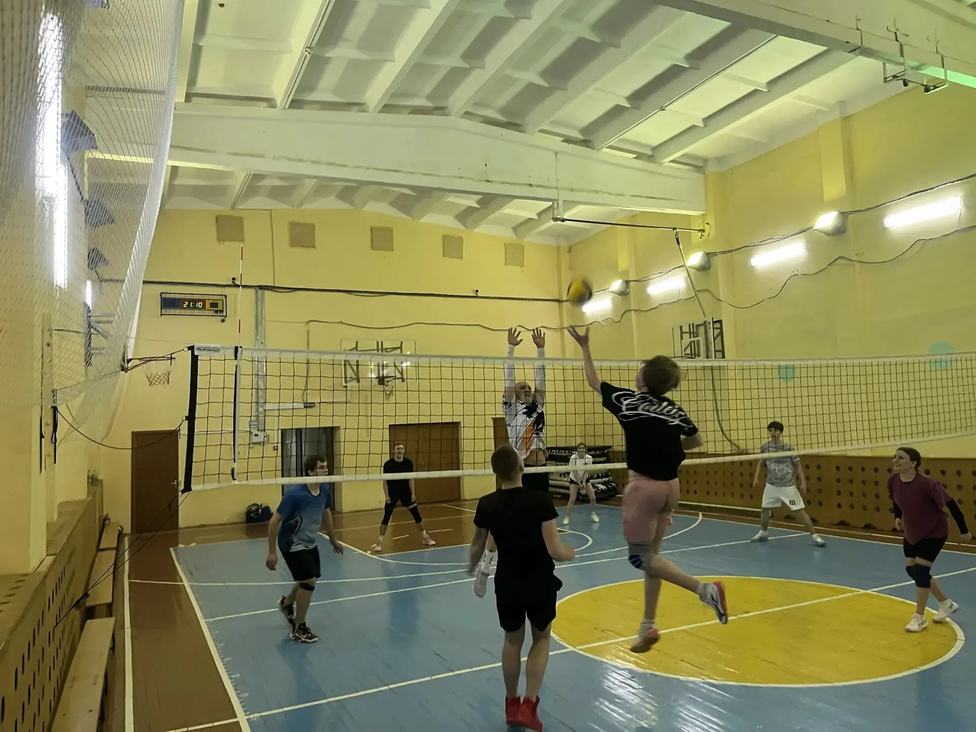🏐 13 мая 2026 года в спортивном зале Дашковской школы инструктор по спорту МЦФОСМР «Надежда» Владим