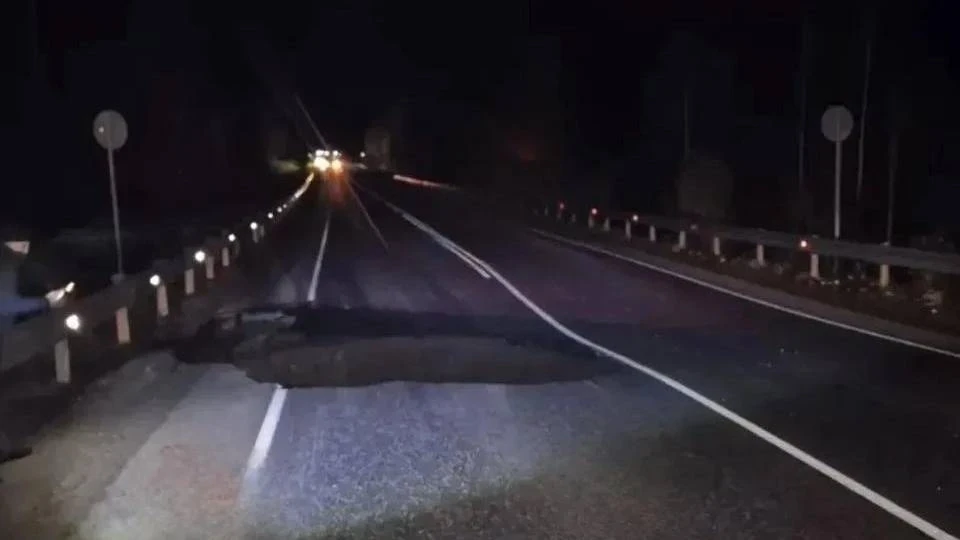 🚧 Трассу Полазна — Чусовой полностью перекрыл карстовый провал