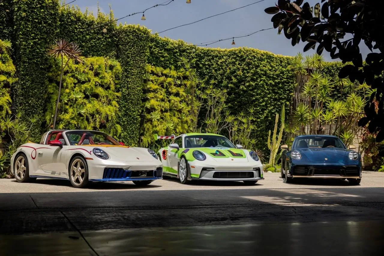 Porsche официально показала сразу три (!) уникальных 911 в стиле героев «Истории игрушек».