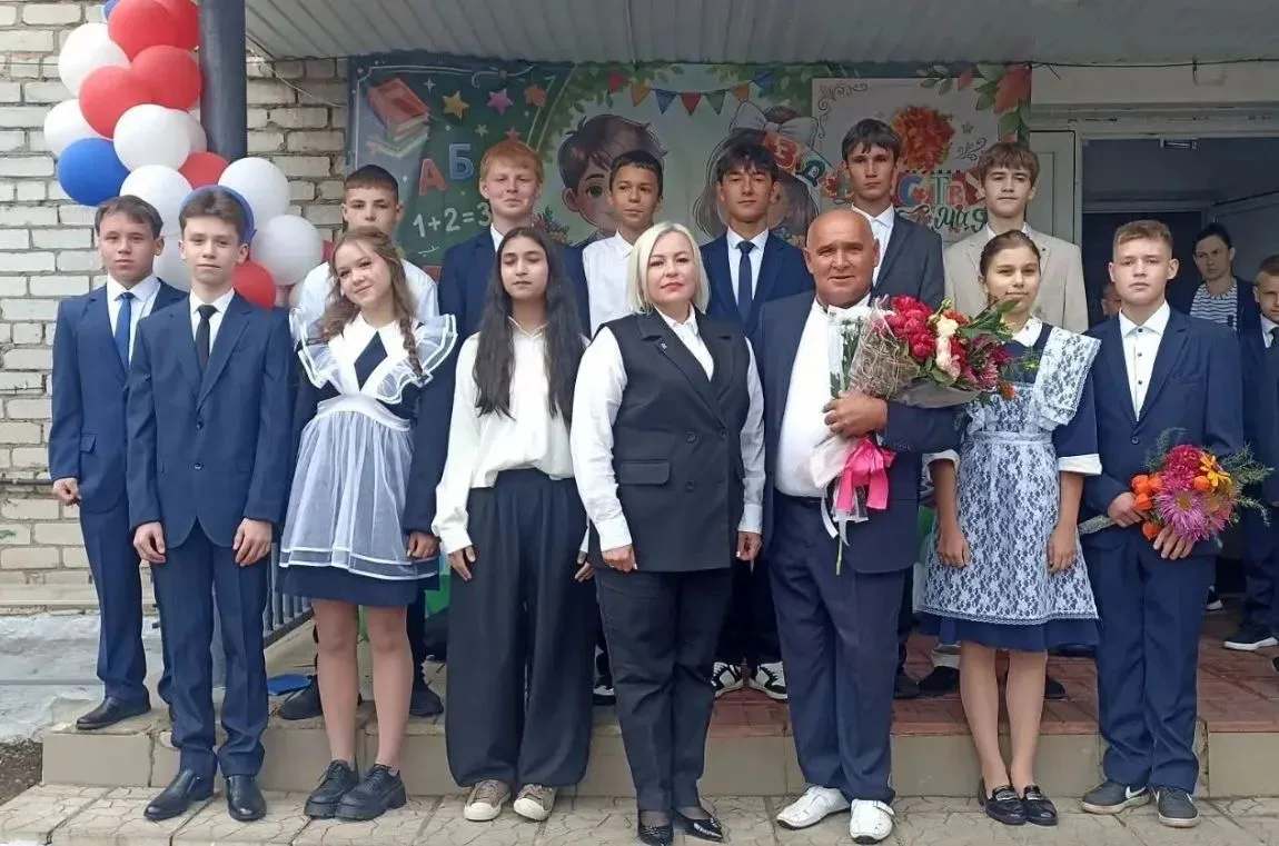 От всей души поздравляем всех учеников с Днём знаний и началом нового учебного года!