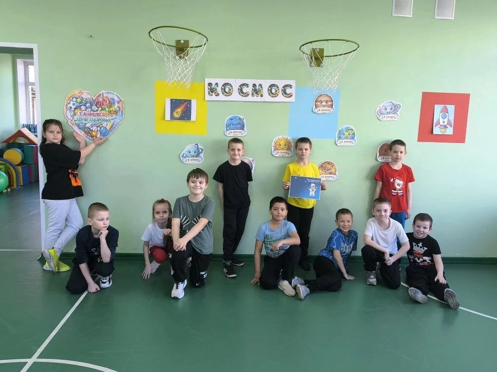 На прошлой неделе в 1 "а", 1 "б" и 2 "б" классе прошли "Космические эстафеты", посвященные всемирном