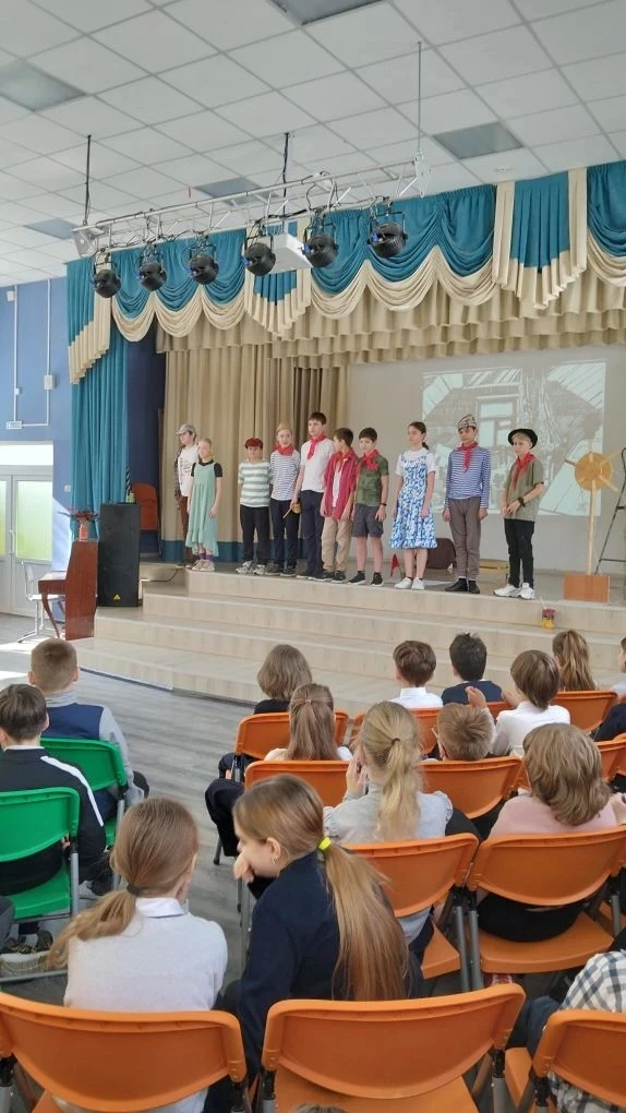 #ЦО_школа18  Спектакль «Тимур и его команда» глазами детей! 🎭  Наши активисты, ученики  6 класса пок