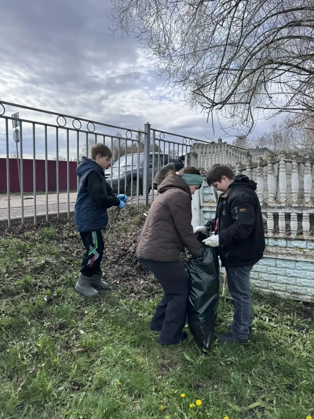 🌿 Субботник: вместе делаем мир чище!  Сегодня в нашем лицее состоялся большой  общешкольный субботни