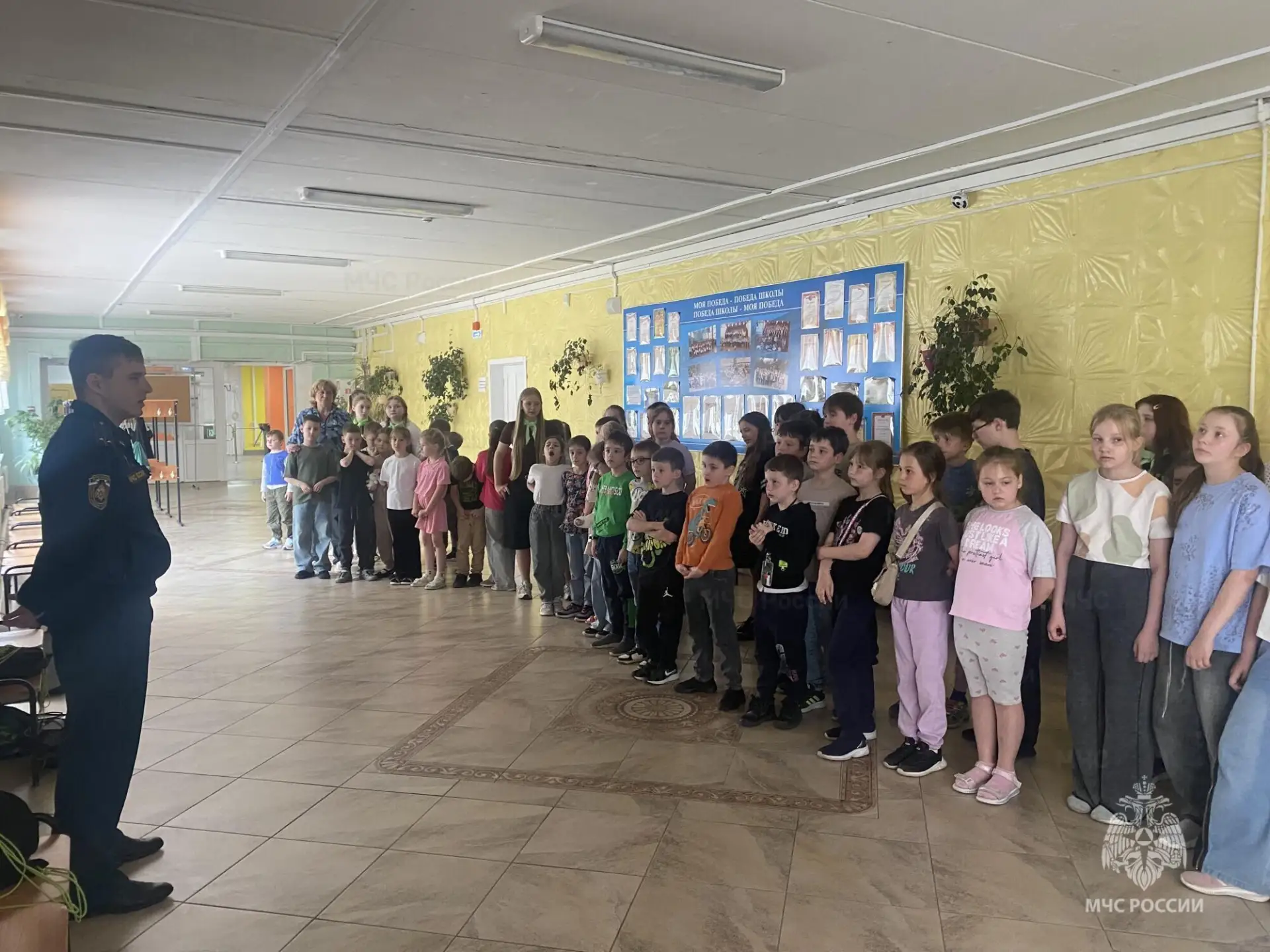 📍Сотрудники МЧС России провели профилактические занятия в пришкольных детских лагерях Новомосковска