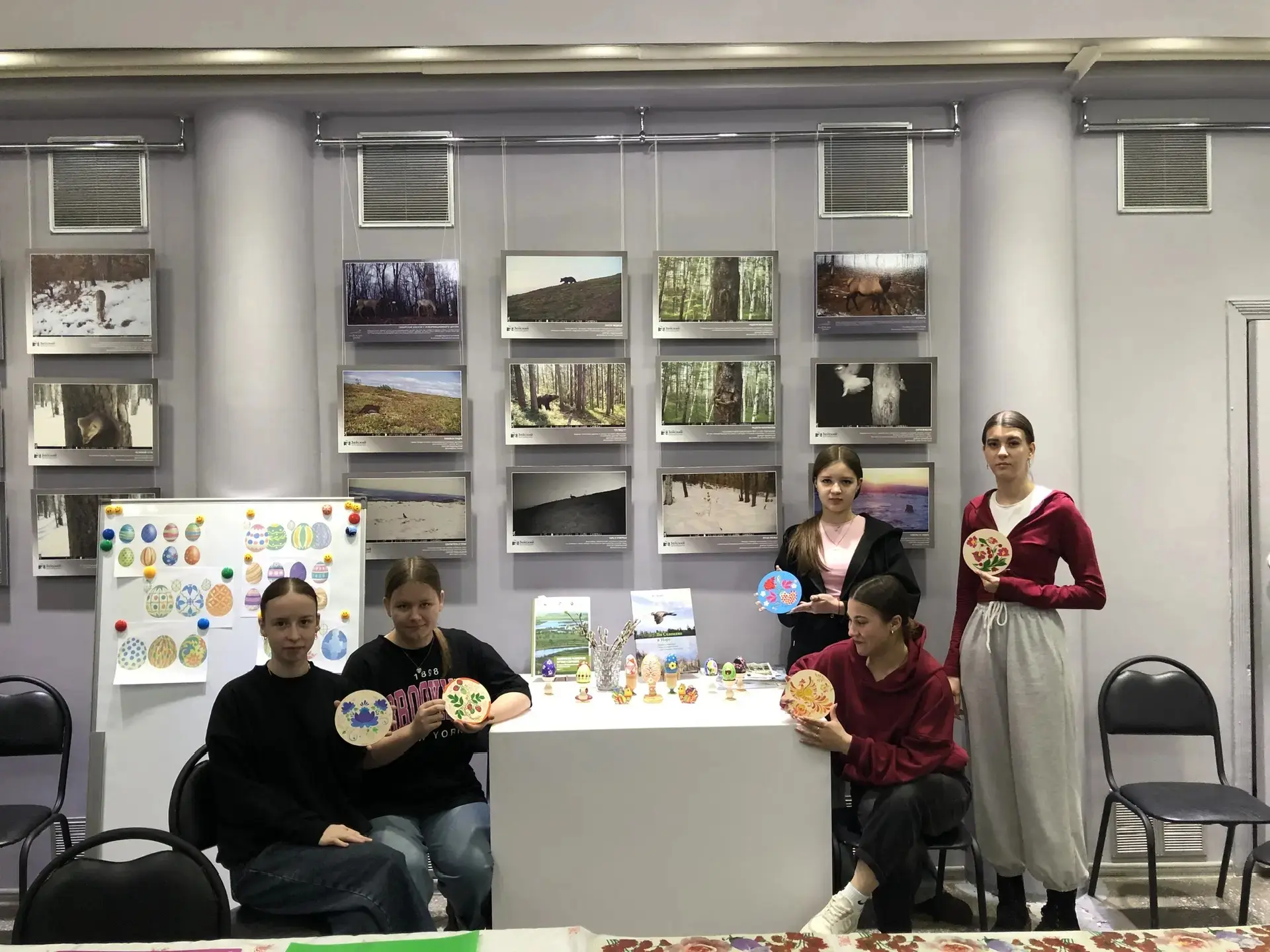 🎨 Студенты АмИЖТ, проживающие в общежитии вместе с воспитателем Мазаровой Н.Ю. с восторгом посетили 